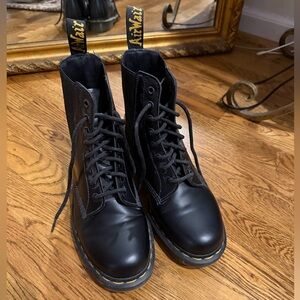 Dr Martin 1460 Boots